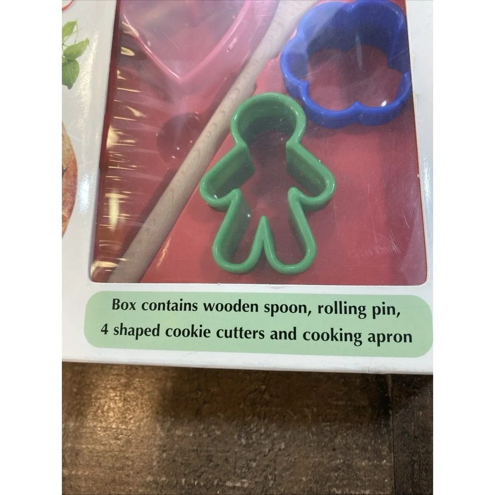 Child's 8  Piece‎ Kids Cooking Set by Liz Franklin Book With Accessories